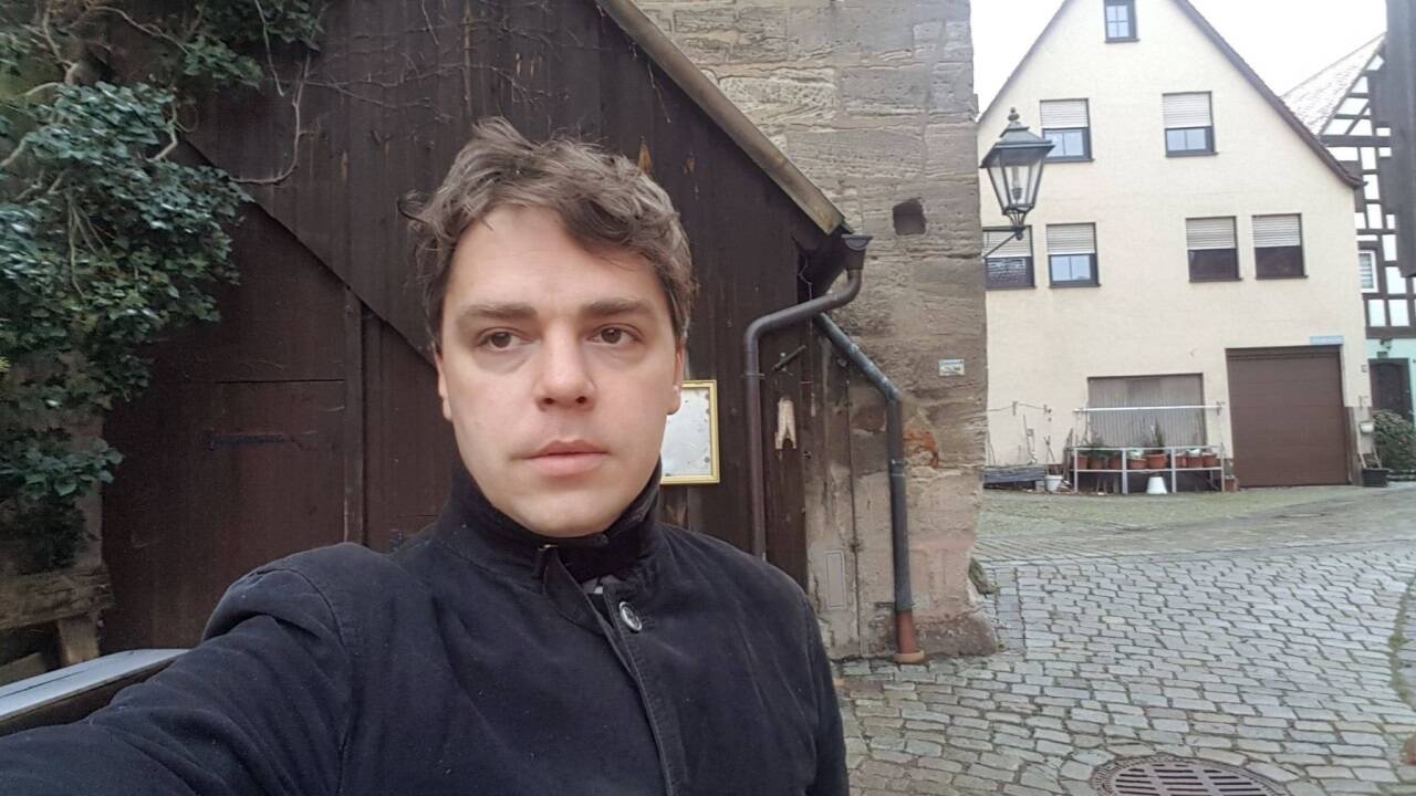 Josef Henfling, der aus Bayern stammt, erhebt Missbrauchsvorwürfe gegen vier Geistliche, darunter einen deutschen Altbischof, der wegen anderer Vorwürfe zurücktrat. 