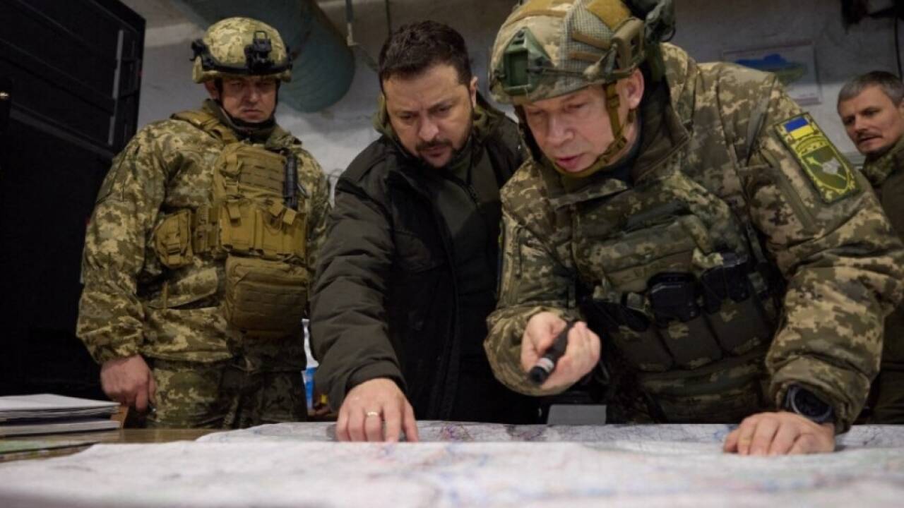 Selenskyj mit seinem neuen Top-Militär Syrskyj (rechts) 