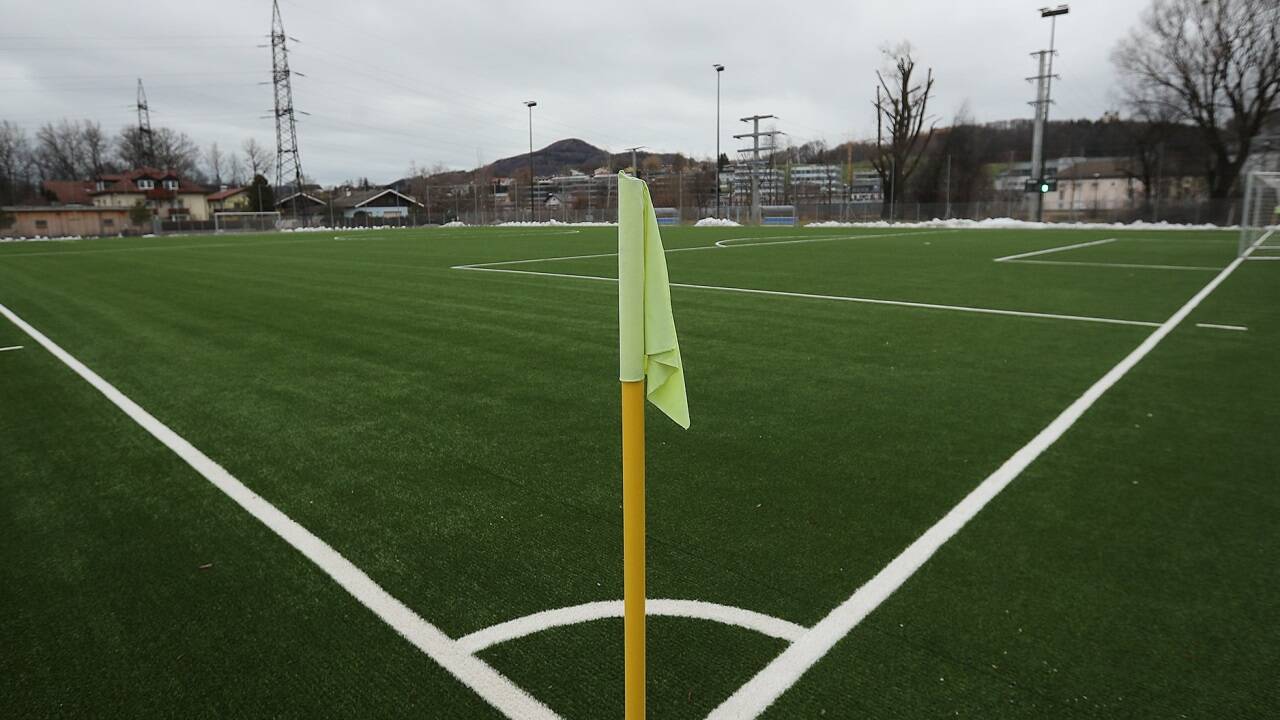 Der Kunstrasenplatz im Sportzentrum Nord in Salzburg-Liefering: „Hier zu spielen ist gefährlich.“ 