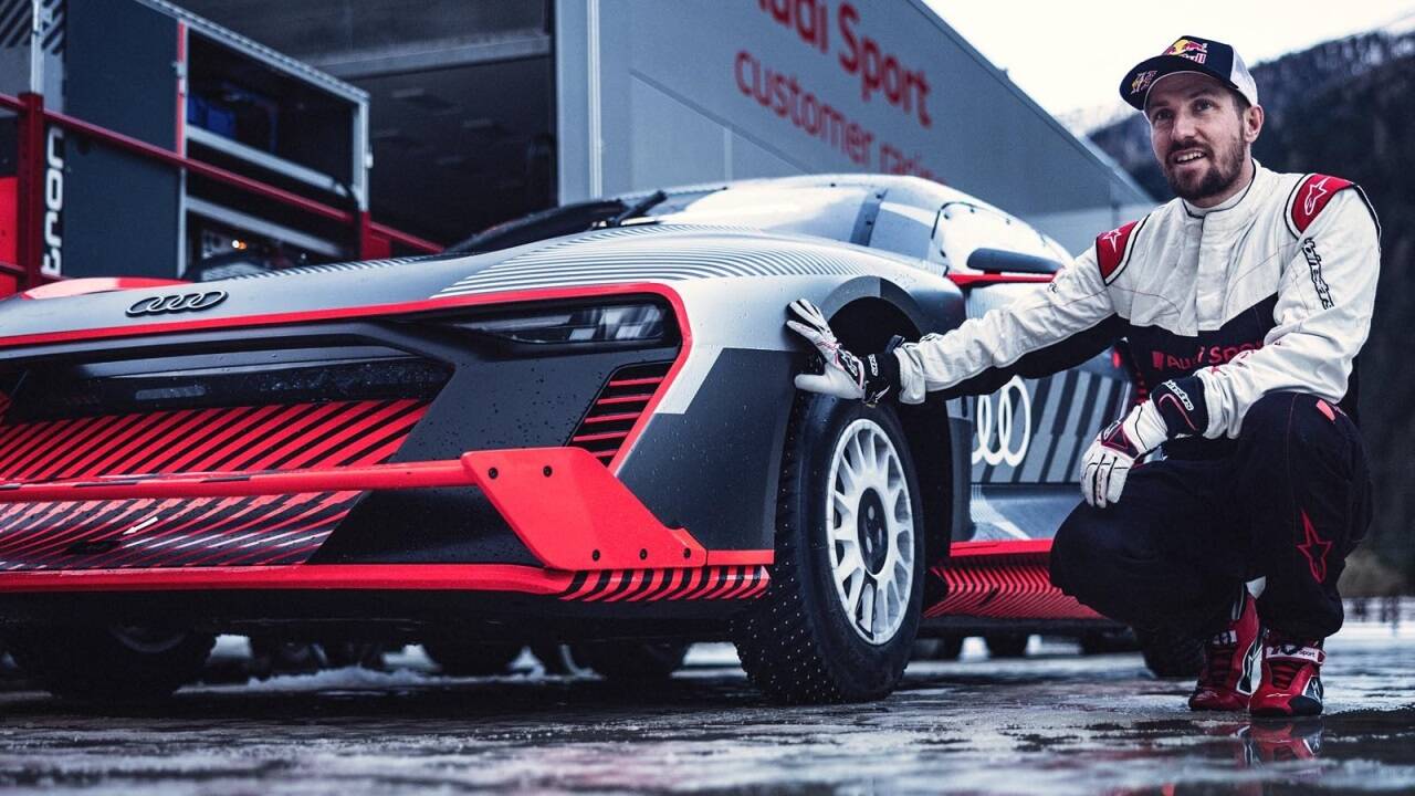 Marcel Hirscher mit dem einzigarten Audi S1 Hoonitron.  