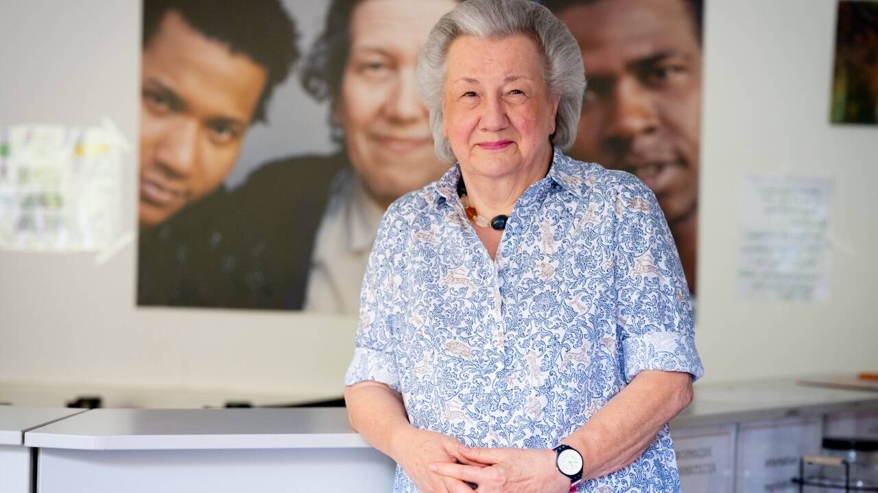 Christine Weinberger, Obfrau des Flüchtlingsprojekts Ute Bock. Die 2018 verstorbene Gründerin ist im Hintergrund auf einem Plakat zu sehen. Christine Weinberger, Obfrau des Flüchtlingsprojekts Ute Bock. Die 2018 verstorbene Gründerin ist im Hintergrund auf einem Plakat zu sehen.