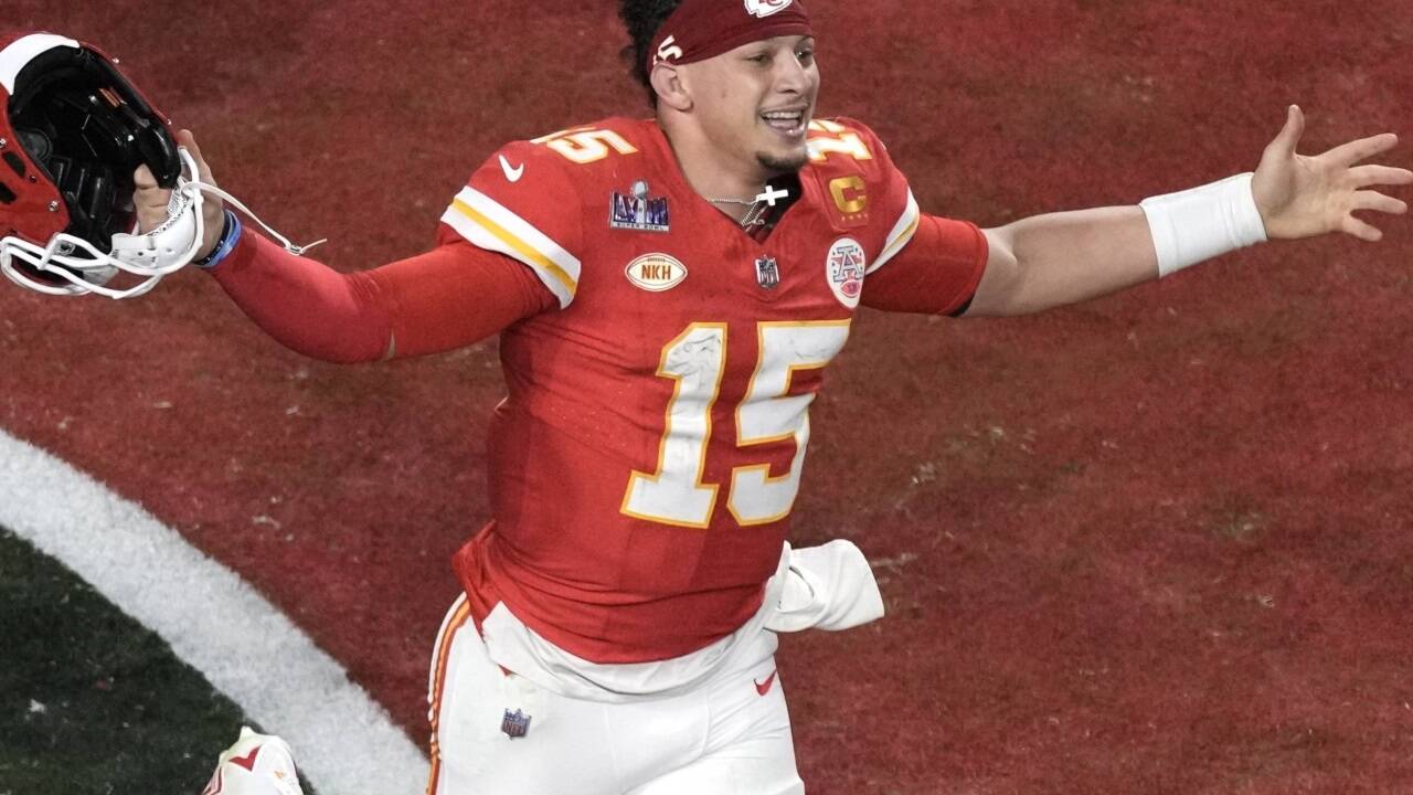 Patrick Mahomes von den Kansas City Chiefs feiert den Sieg gegen die San Francisco 49ers. 