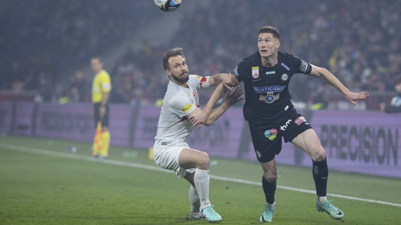 Andreas Ulmer (l.) zählte gegen Sturm Graz zu den besten Bullen-Kickern.  
