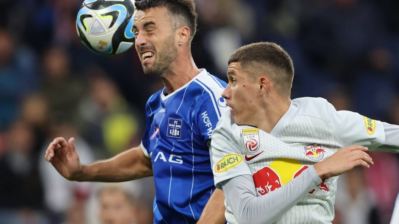 Linz-Kapitän Fabio Strauss (l.) will die Bullen-Offensive erneut stoppen.  