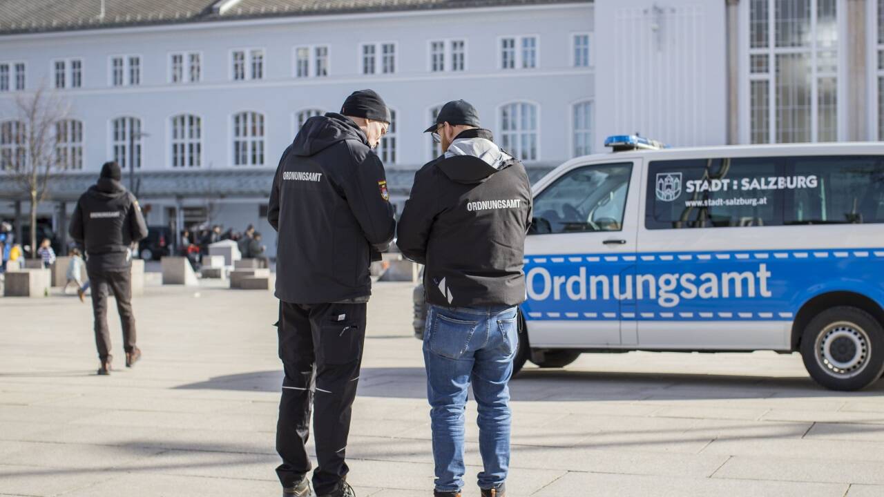 Das Ordnungsamt ist mit sechs Mitarbeitern und sieben Fahrzeugen im Salzburger Stadtgebiet präsent.  