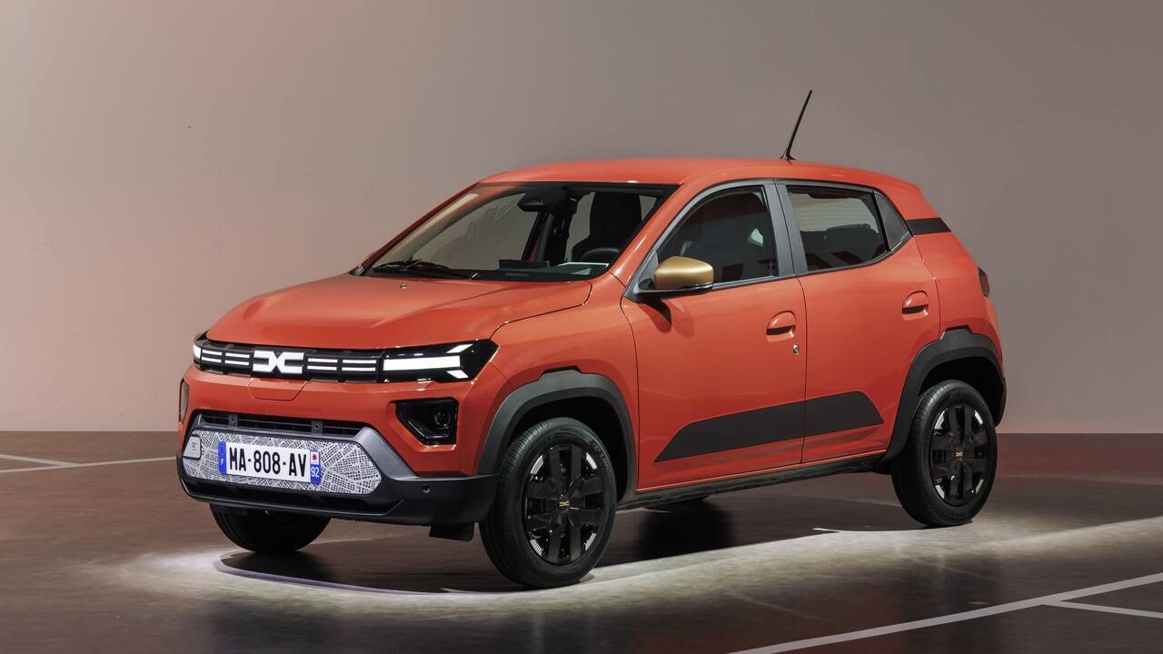 Der neue Spring bleibt als Dacia erkennbar, wirkt jedoch deutlich moderner und frischer.  Der neue Spring bleibt als Dacia erkennbar, wirkt jedoch deutlich moderner und frischer.