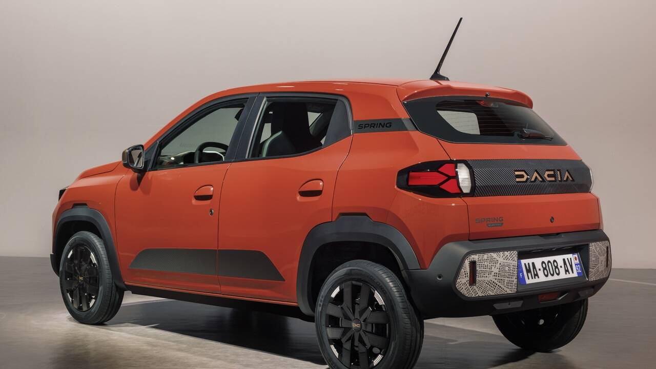 Die schwarzen Akzente am Heck und an den Schwellern wirken sportlich.  Die schwarzen Akzente am Heck und an den Schwellern wirken sportlich.