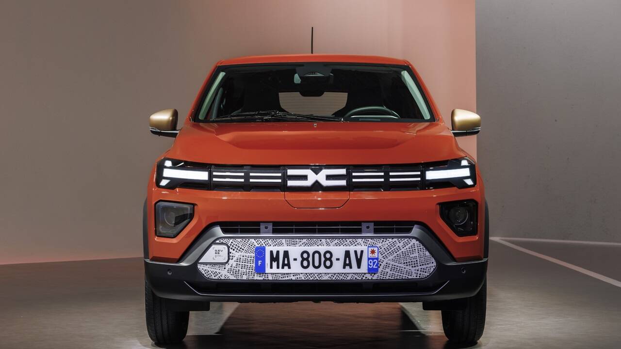 Mit den schmalen LED-Leuchten wirkt die Front deutlich robuster.   Mit den schmalen LED-Leuchten wirkt die Front deutlich robuster.