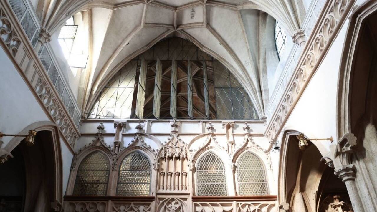 Blick von der Stiftskirche hinauf zum Nonnenchor.  