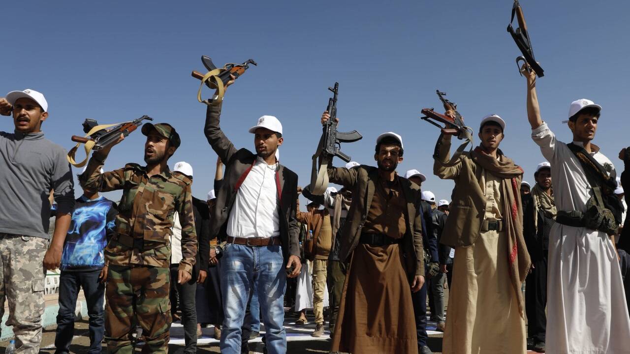 Die militant islamistischen Huthi-Rebellen im Jemen haben sich auf die Seite der Hamas geschlagen und attackieren internationale Schiffe im Roten Meer. Die militant islamistischen Huthi-Rebellen im Jemen haben sich auf die Seite der Hamas geschlagen und attackieren internationale Schiffe im Roten Meer.