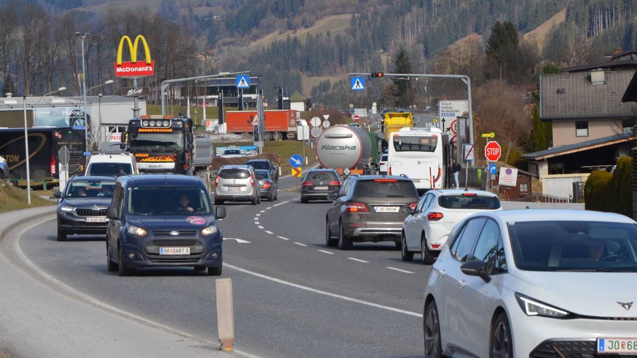 Statt des Zebrastreifens auf Höhe eines Fast-Food-Restaurants in St. Johann soll eine Unterführung gebaut werden. 