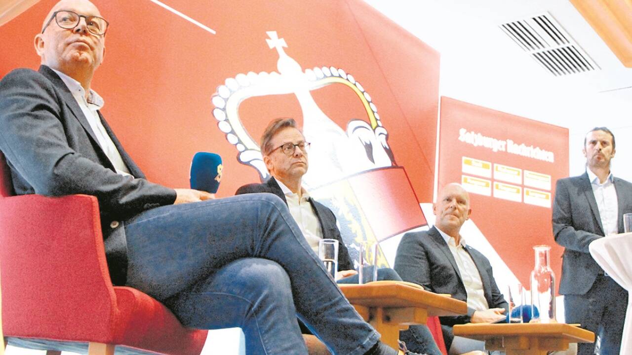 Sie stellten sich den Fragen: Helmut Steger, Wolfgang Pfeifenberger und Eduard Egger (von links). Rechts: Moderator Hannes Perner.  