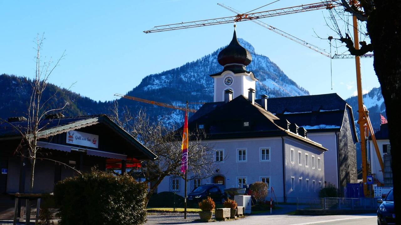 Blick auf die Strobler Kirche.  
