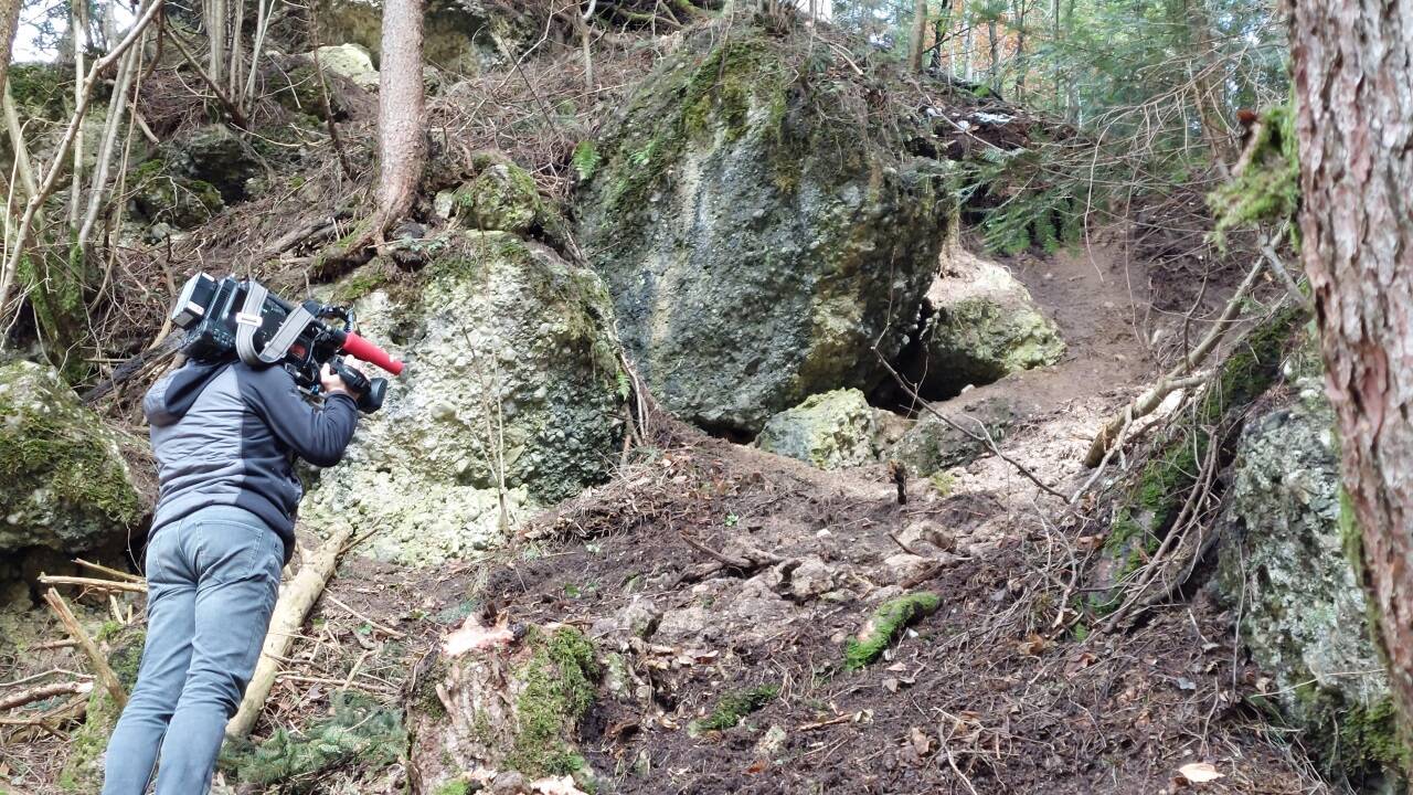 An dieser Stelle im Steilhang löste sich der Acht-Tonnen-Felsblock. 