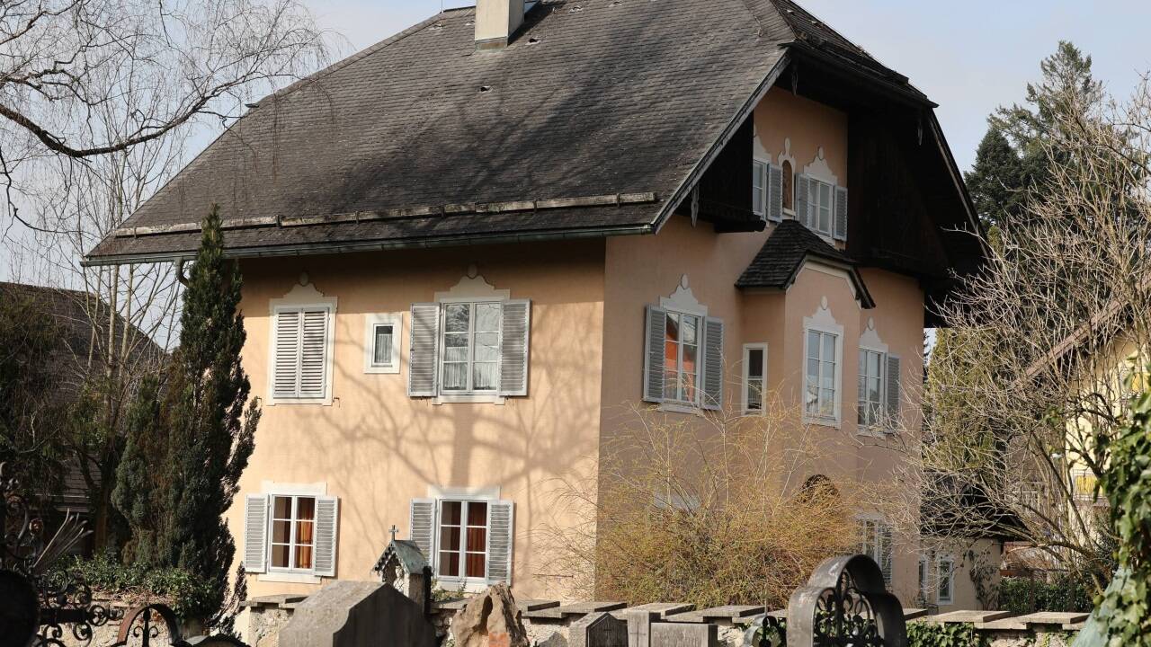 Der denkmalgeschützte Pfarrhof aus dem Jahr 1911. 