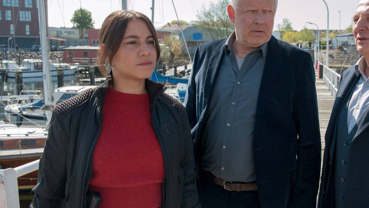 Das Kieler Team: Mila Sahin (Almila Bagriacik), Klaus Borowski (Axel Milberg) und Chef Roland Schladitz (Thomas Kügel). 