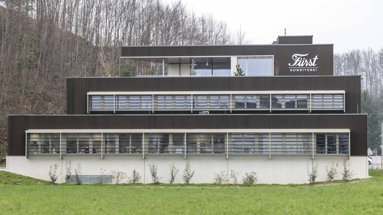 Die neue Produktionsstätte liegt direkt an der Halleiner Landesstraße in Elsbethen. Seit Februar 2024 wird dort gearbeitet. 