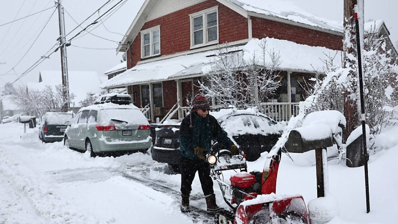 Schwerer Wintersturm bringt heftige Schneefälle 