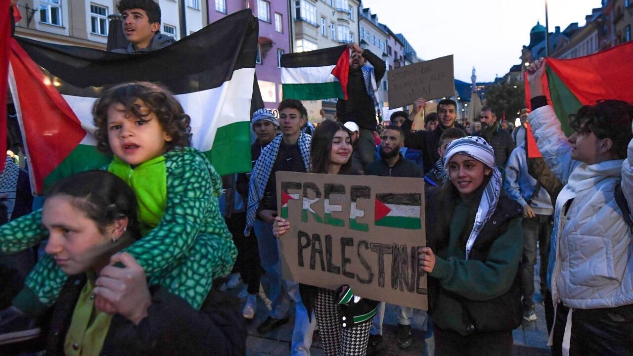 Der Slogan „Free Palestine“gehört in den europäischen Städten zum Straßenbild. Doch was ist mit dem Existenzrecht Israels? Der Slogan „Free Palestine“gehört in den europäischen Städten zum Straßenbild. Doch was ist mit dem Existenzrecht Israels?