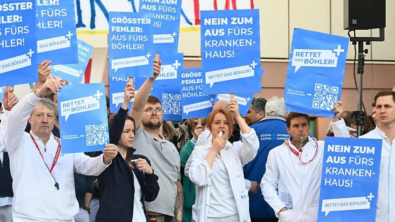 Personal protestierte vor dem Lorenz-Böhler-Spital 