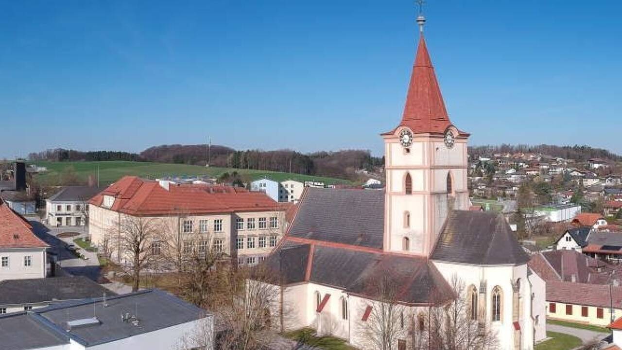 Jetzt prüft die Gemeindeaufsicht des Landes Niederösterreich in Pyhra. Der dortige ÖVP-Bürgermeister verdiente im Zuge einer Umwidmung gutes Geld. Jetzt prüft die Gemeindeaufsicht des Landes Niederösterreich in Pyhra. Der dortige ÖVP-Bürgermeister verdiente im Zuge einer Umwidmung gutes Geld.