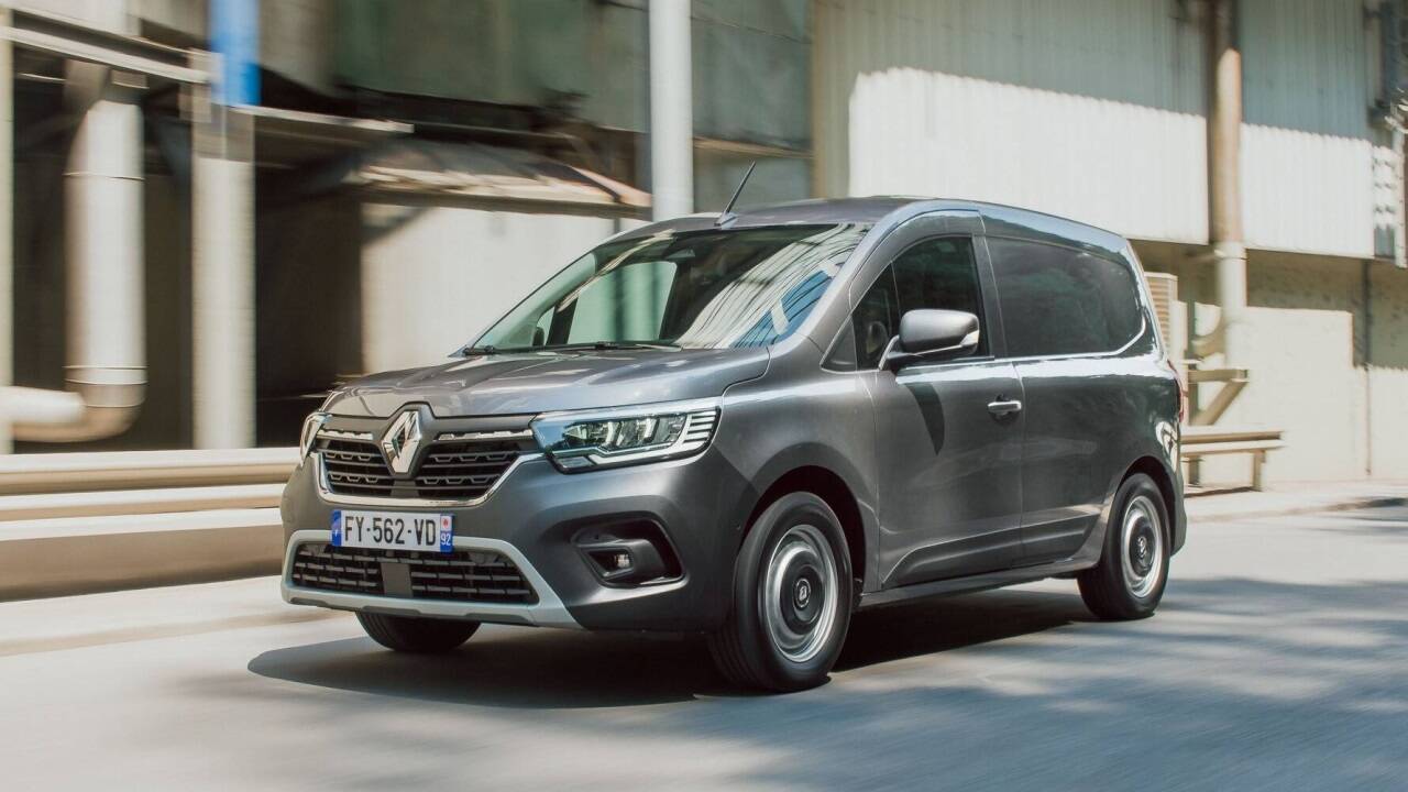 Renault Kangoo Van E-Tech Electric: Je nachdem erstreckt sich der Kompakt-Nützling auf 4486 oder 4910 Millimeter. Die Radstände: 2716 respektive 3100 Millimeter. Renault Kangoo Van E-Tech Electric: Je nachdem erstreckt sich der Kompakt-Nützling auf 4486 oder 4910 Millimeter. Die Radstände: 2716 respektive 3100 Millimeter.