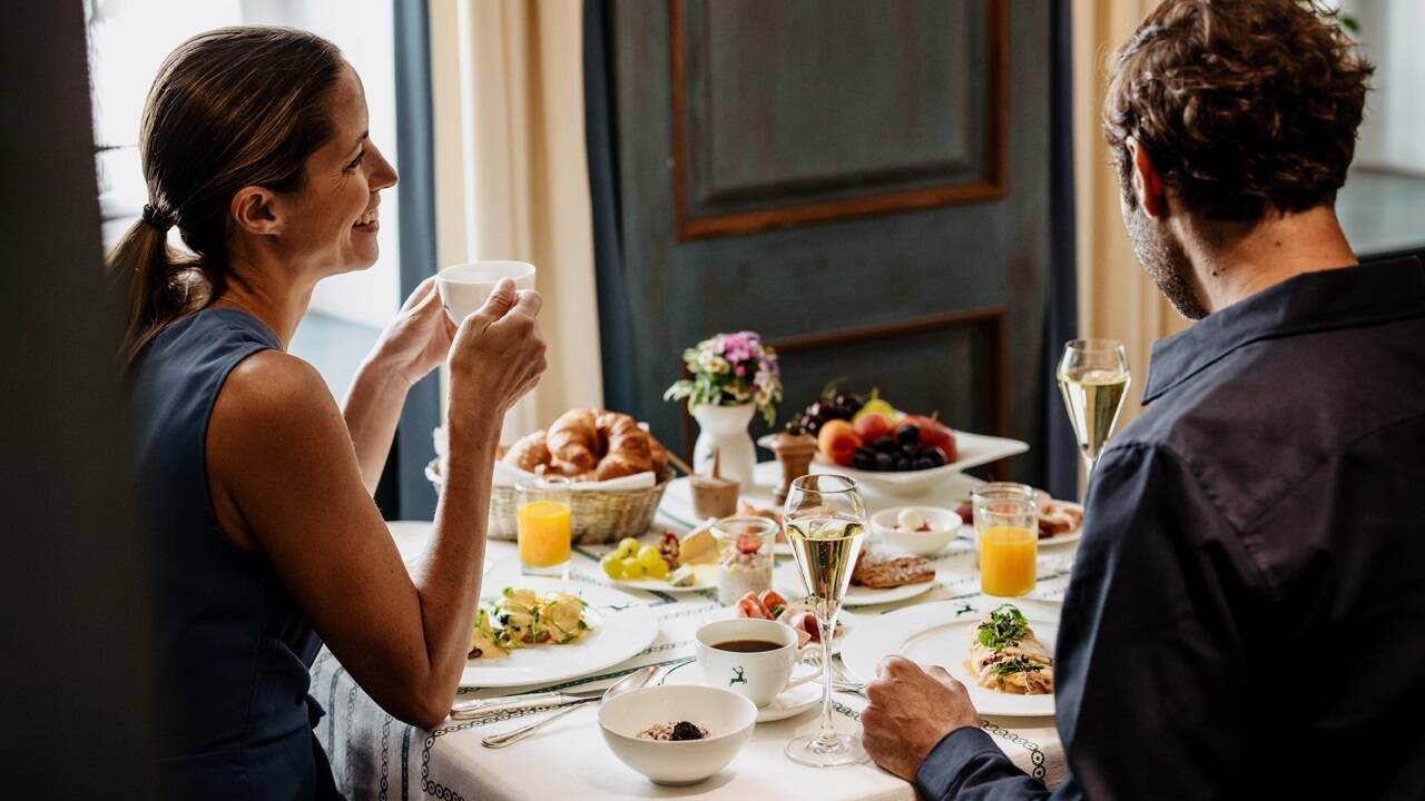 Genussvoll Frühstücken im Goldenen Hirsch. 