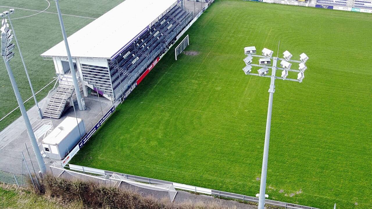 Ohne Fantribüne und Flutlicht ist Zweitliga-Fußball in Maxglan nicht möglich.  