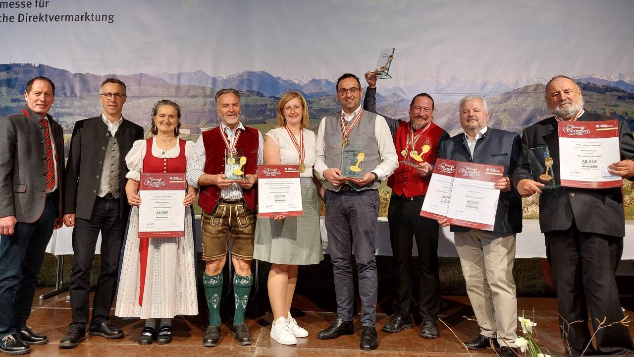LKO-Präsident Josef Moosbrugger, Bauernbund-Präsident Georg Strasser, Aloisia und Josef Kreuzer aus Großarl, Barbara und Markus Aigner aus Unternberg, Stadtbrenner Rainer Bebek, LK-Vizepräsident Georg Wagner und Johann Maier aus Radstadt. 