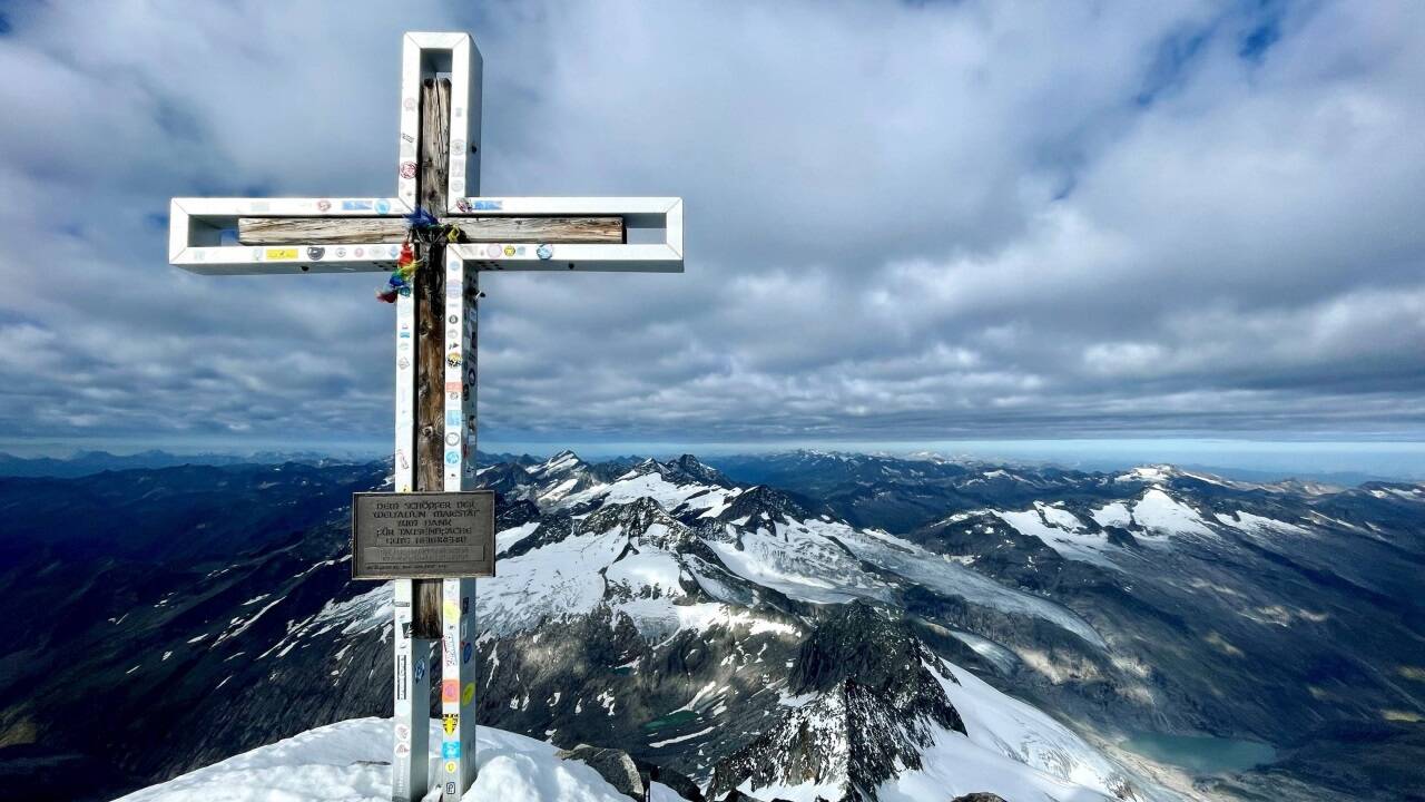 Das Gipfelkreuz am Großvenediger. 