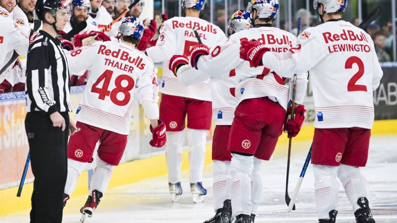 Salzburg behielt die Nerven und setzte sich auch in Linz 3:2 durch. 