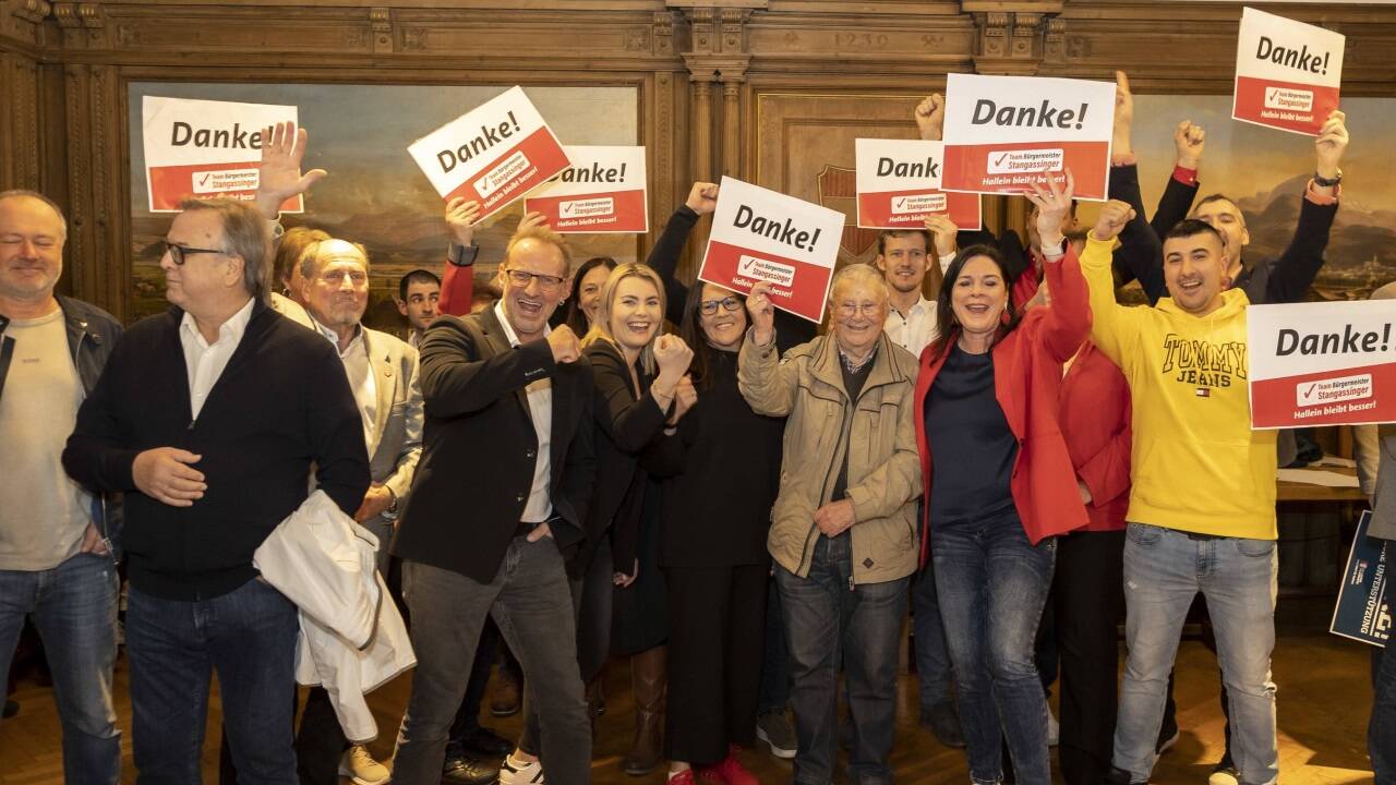 Jubel im Halleiner Rathaus. 