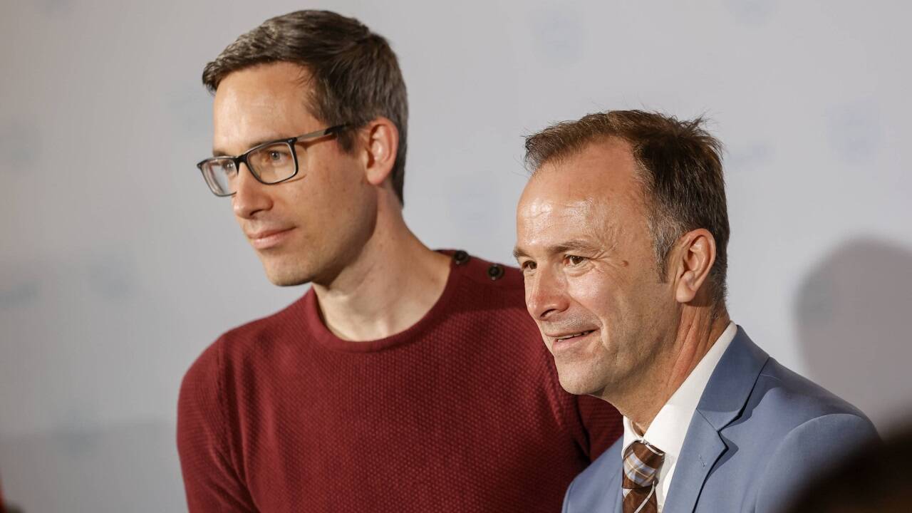 Kay-Michael Dankl (KPÖ plus) und Vizebürgermeister Bernhard Auinger (SPÖ) im Wahlzentrum Schloss Mirabell am Sonntag, 10. März 2024. 