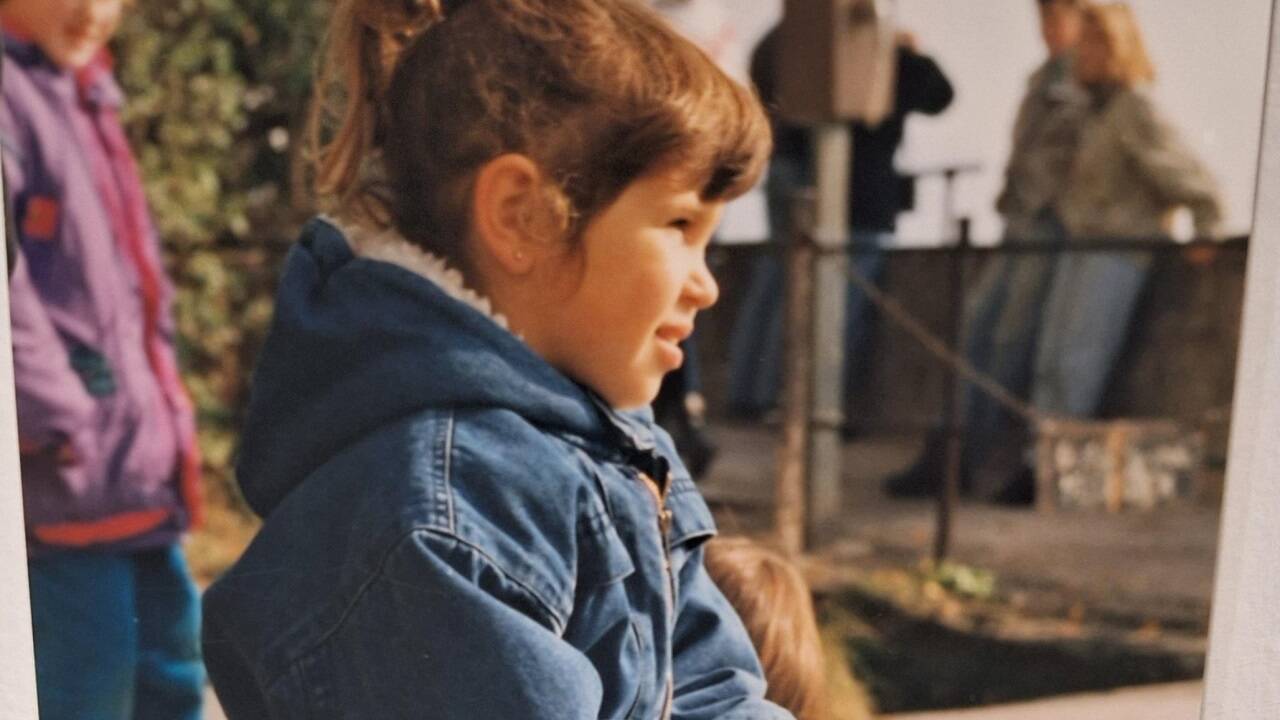 Iris Hafner bei einem Kindheitsausflug auf die Festung Hohensalzburg. Das Foto zeigt sie in der Kuenburgbastei.  