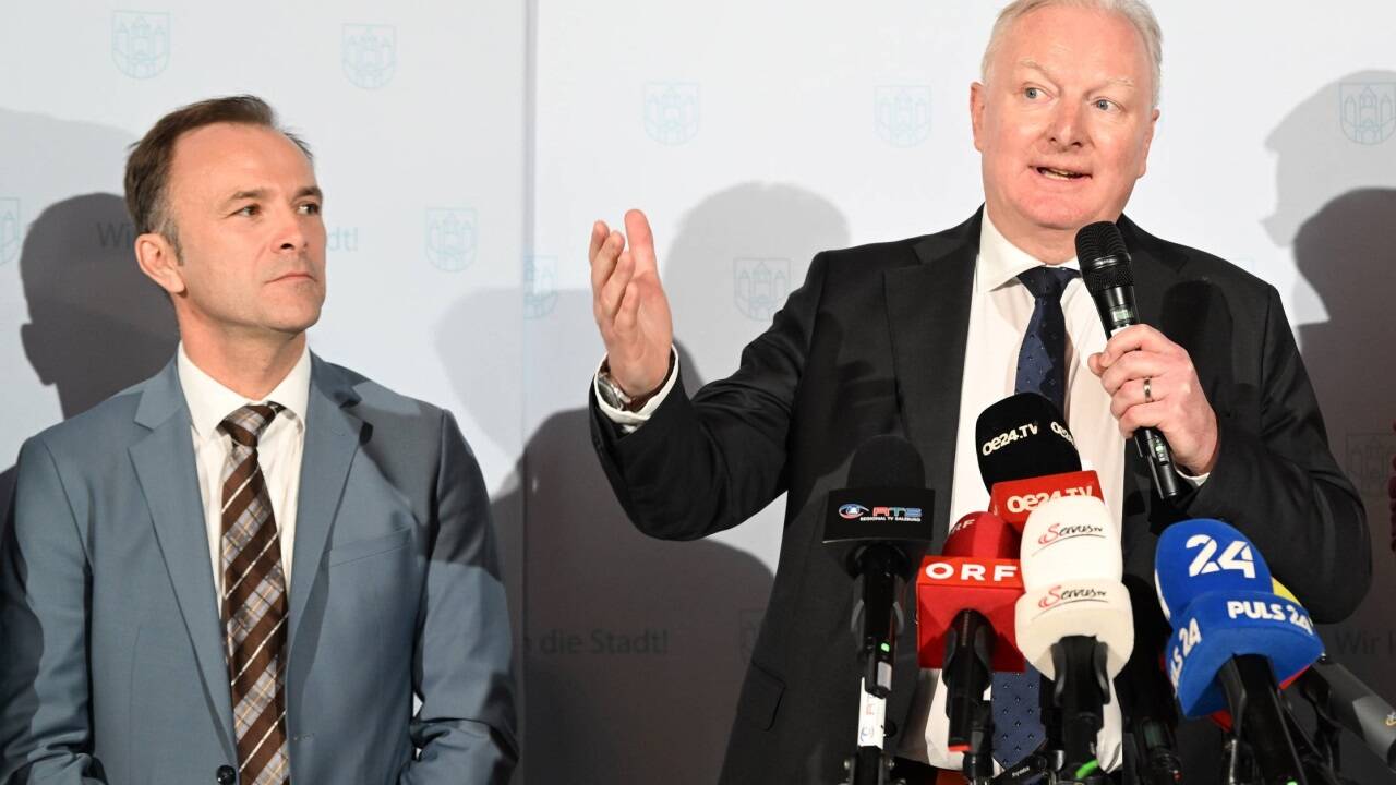 Florian Kreibich (ÖVP) ging als Dritter aus der Wahl und ist bei der Stichwahl zwischen Bernhard Auinger (SPÖ, links im Bild) und Kay-Michael Dankl (KPÖ plus) ums Bürgermeister nur Zaungast. Florian Kreibich (ÖVP) ging als Dritter aus der Wahl und ist bei der Stichwahl zwischen Bernhard Auinger (SPÖ, links im Bild) und Kay-Michael Dankl (KPÖ plus) ums Bürgermeister nur Zaungast.