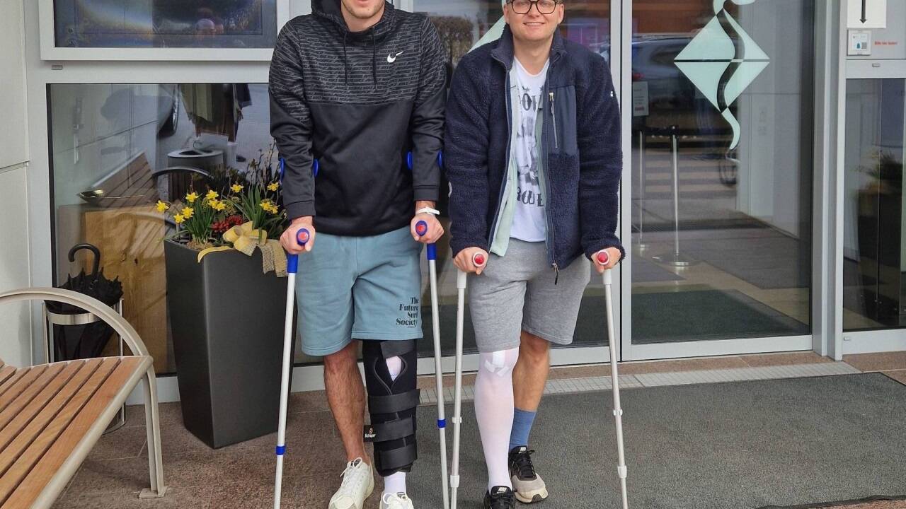 Am Tag nach der Operation zuversichtlich: Sebastian Chudoba (links) und Michael Switil. 