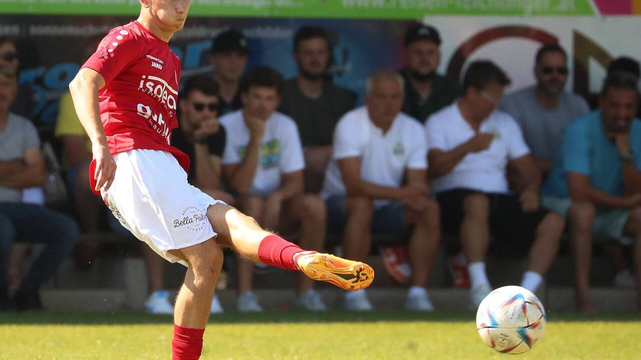 Der Ex-Halleiner Kenan Sejdic geigt nun auch im Puch-Trikot. 