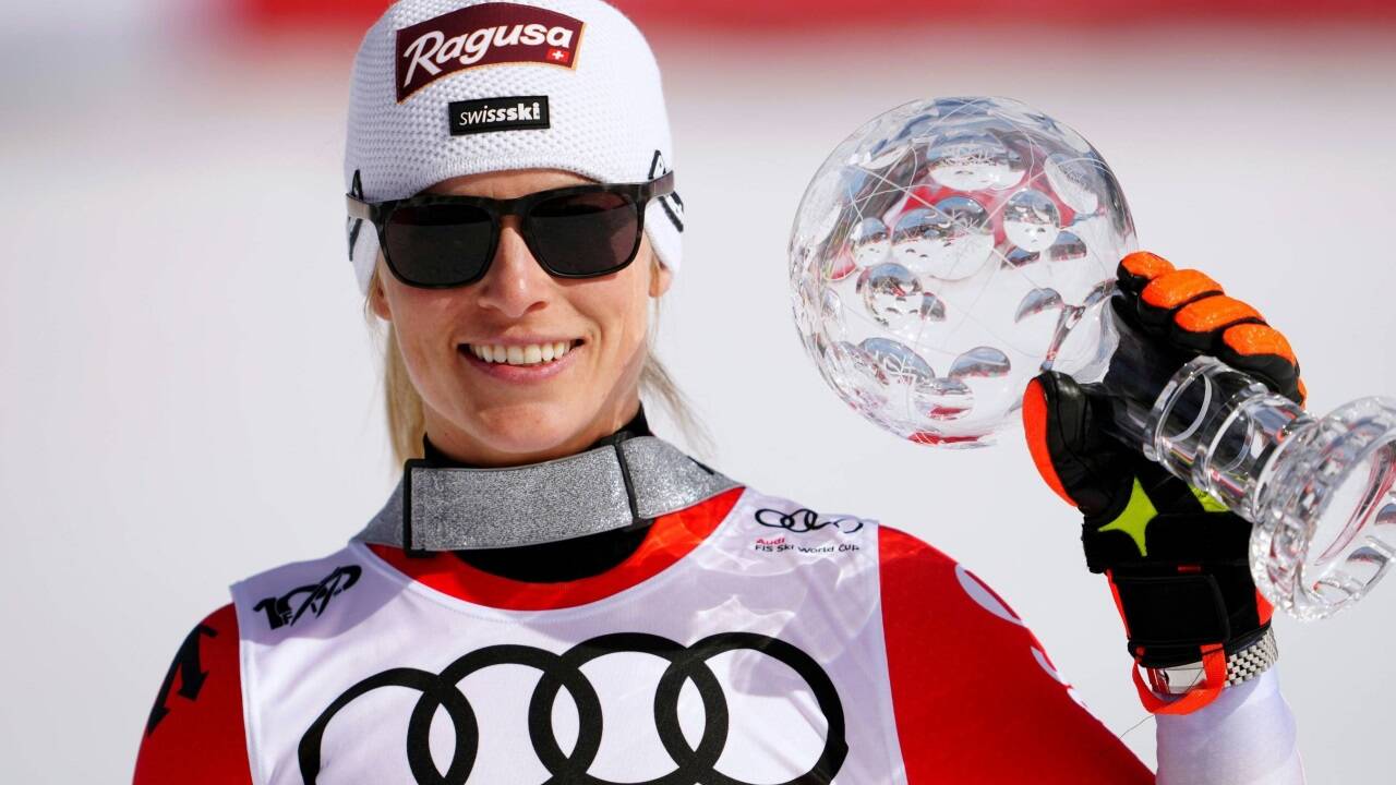 Lara Gut-Behrami (SUI) mit ihrer RTL-Weltcup-Kugel. 