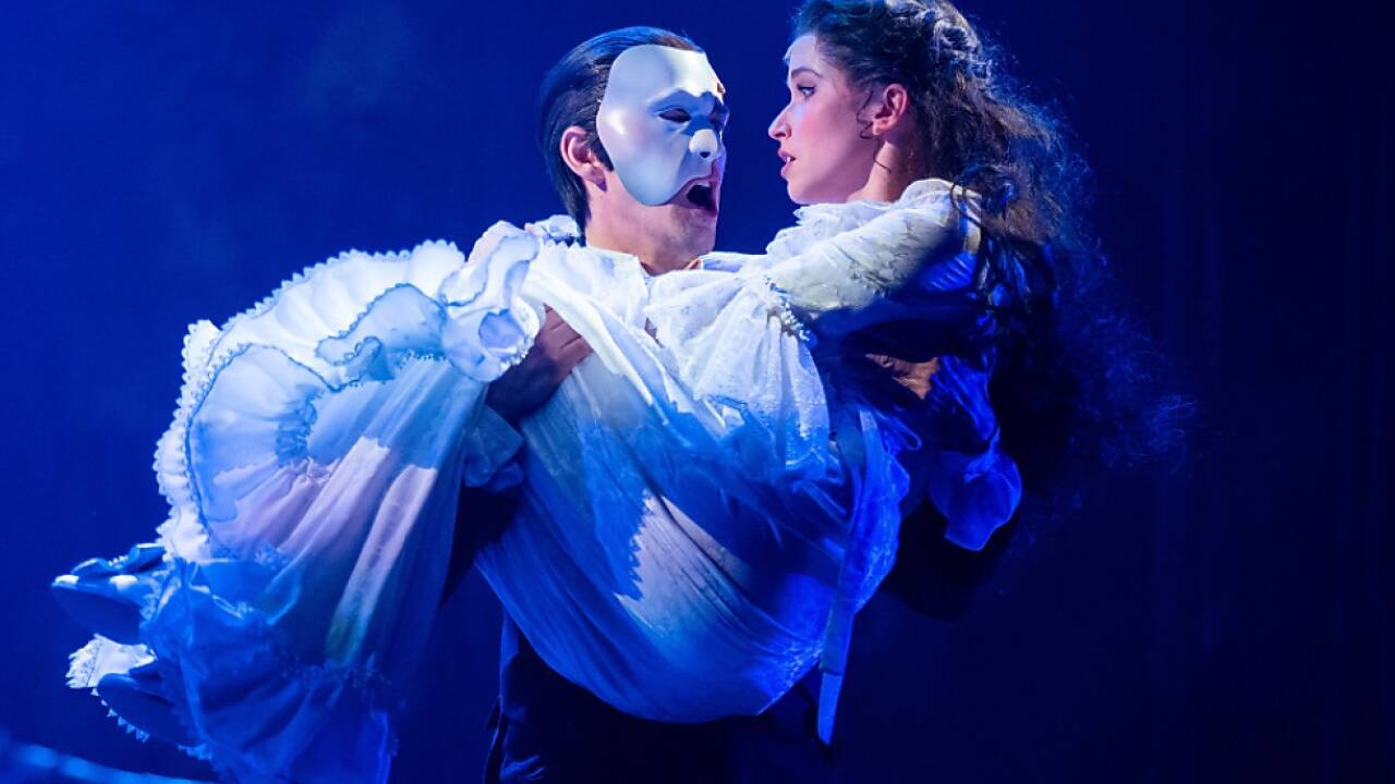 Lisanne Clémence Veeneman als Christine, Anton Zetterholm als Phantom. 