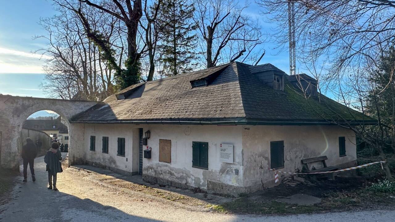 Das Pförtnerhaus im Besitz der Stadt Salzburg auf dem Kapuzinerberg harrt der Sanierung durch den Mieter. Das Pförtnerhaus im Besitz der Stadt Salzburg auf dem Kapuzinerberg harrt der Sanierung durch den Mieter.