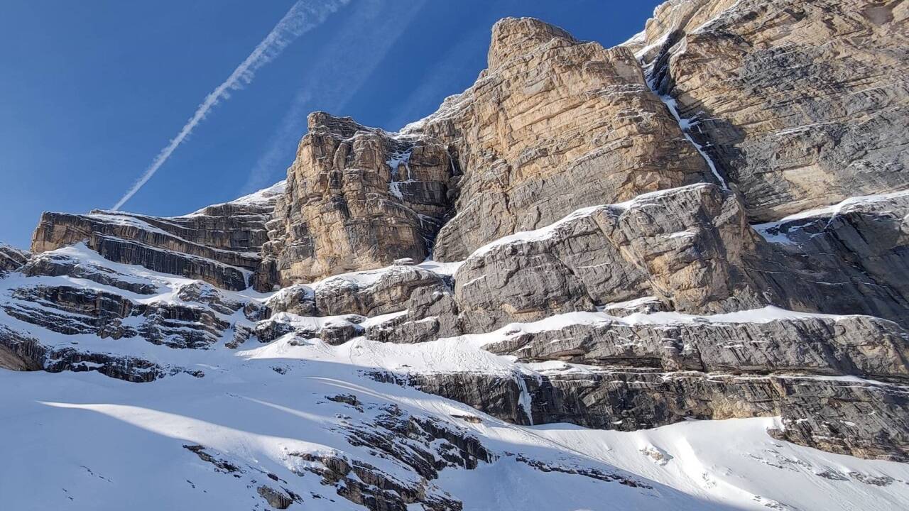 Blick auf den Tofana-Felsen in den Dolomiten. Blick auf den Tofana-Felsen in den Dolomiten.
