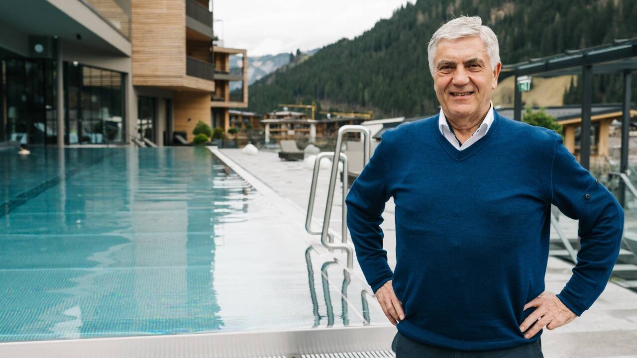 Peter Hettegger im Wellnessbereich des Hotels Edelweiß. Peter Hettegger im Wellnessbereich des Hotels Edelweiß.