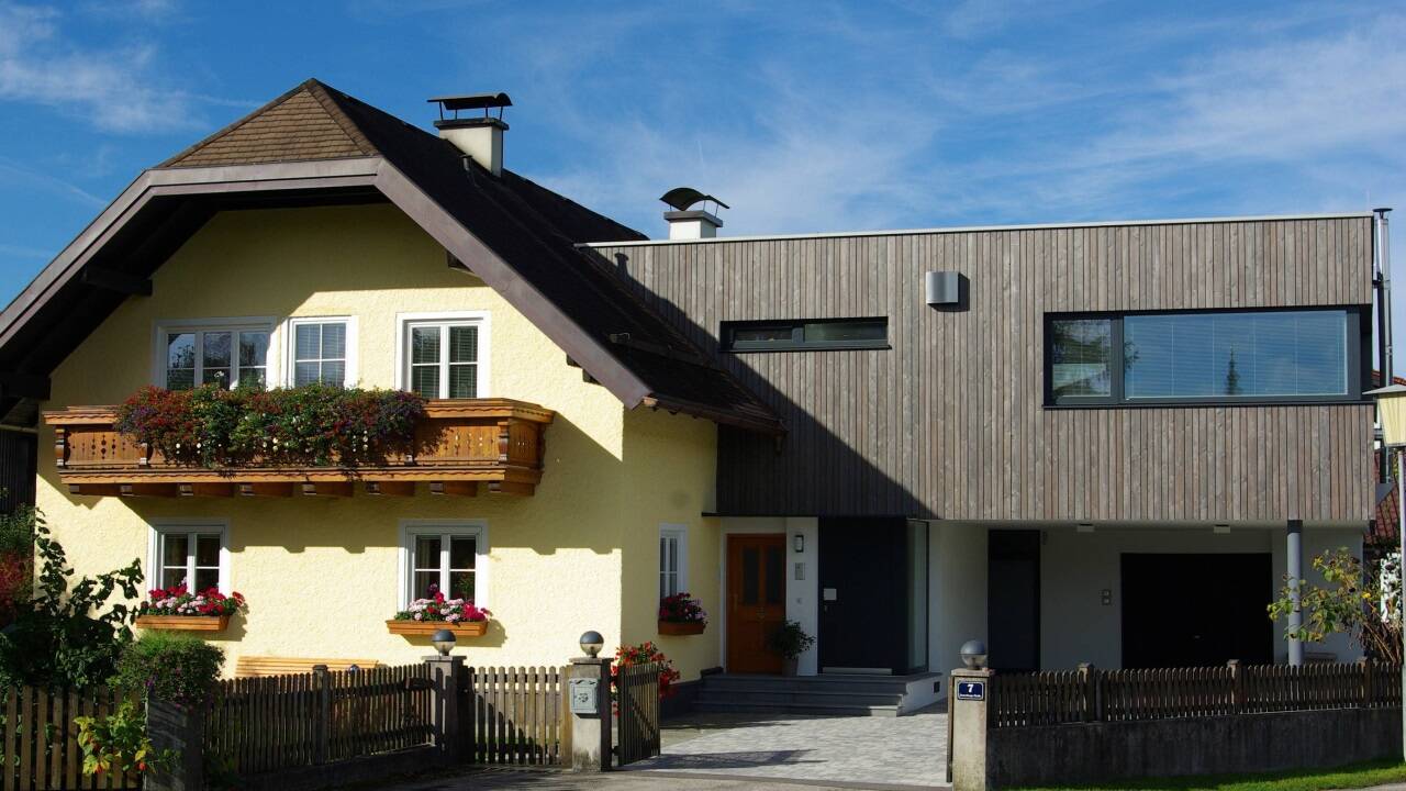 Anbau und Aufstockung als Holzbau in Thalgau. 