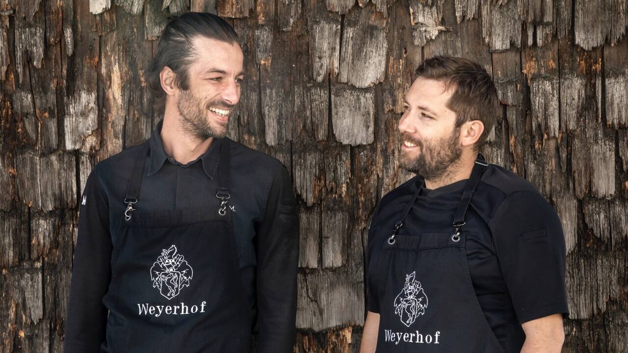 Franz Meilinger und Andreas Stotter vom Weyerhof. Das Restaurant in Bramberg sei ein Musterbeispiel für zeitgemäße Landgasthofgastro, sagt „A la Carte“-Herausgeber Christian Grünwald.  