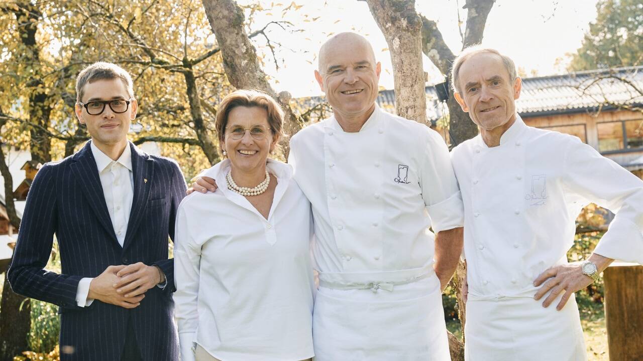Berthold Obauer (im Bild links mit Angelika, Rudi und Karl Obauer) wurde auf Platz zwei der besten Gastgeber gevotet. 
