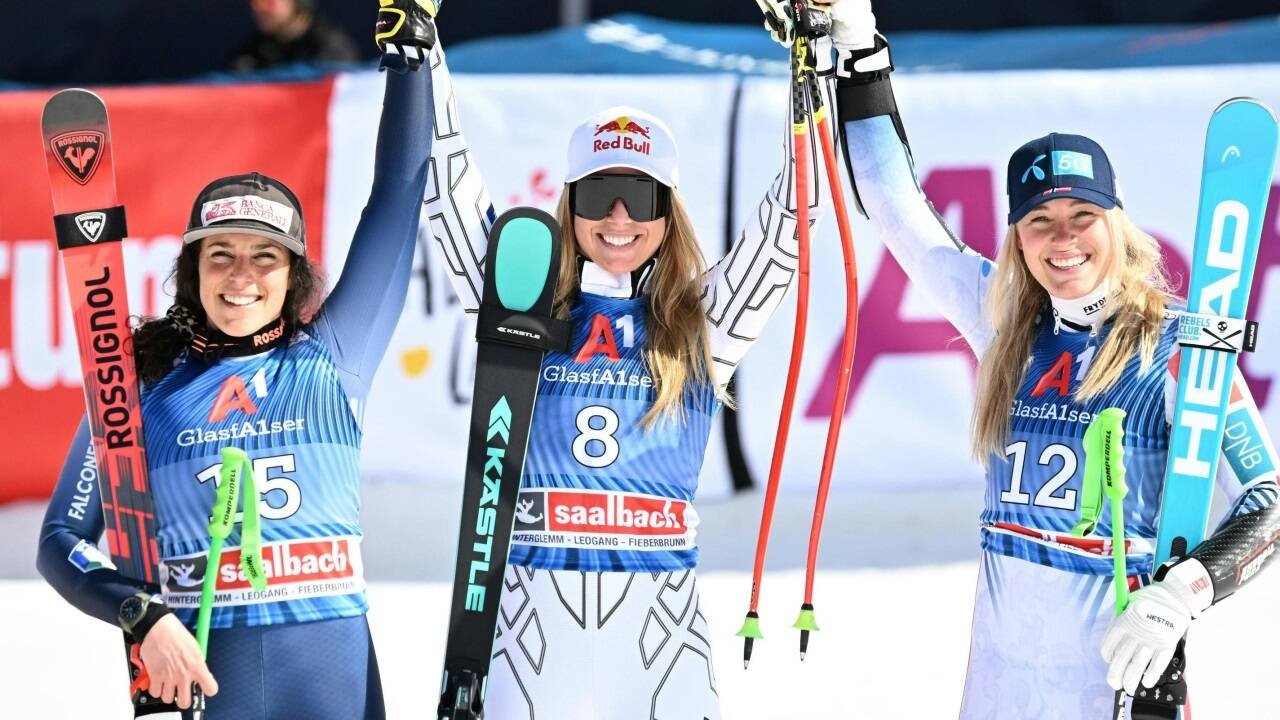 Den Sieg holte Ester Ledecka aus Tschechien (Mitte). Platz zwei ging an Federica Brignone (ITA), auf Rang drei fuhr Kajsa Vickhoff Lie (NOR). 