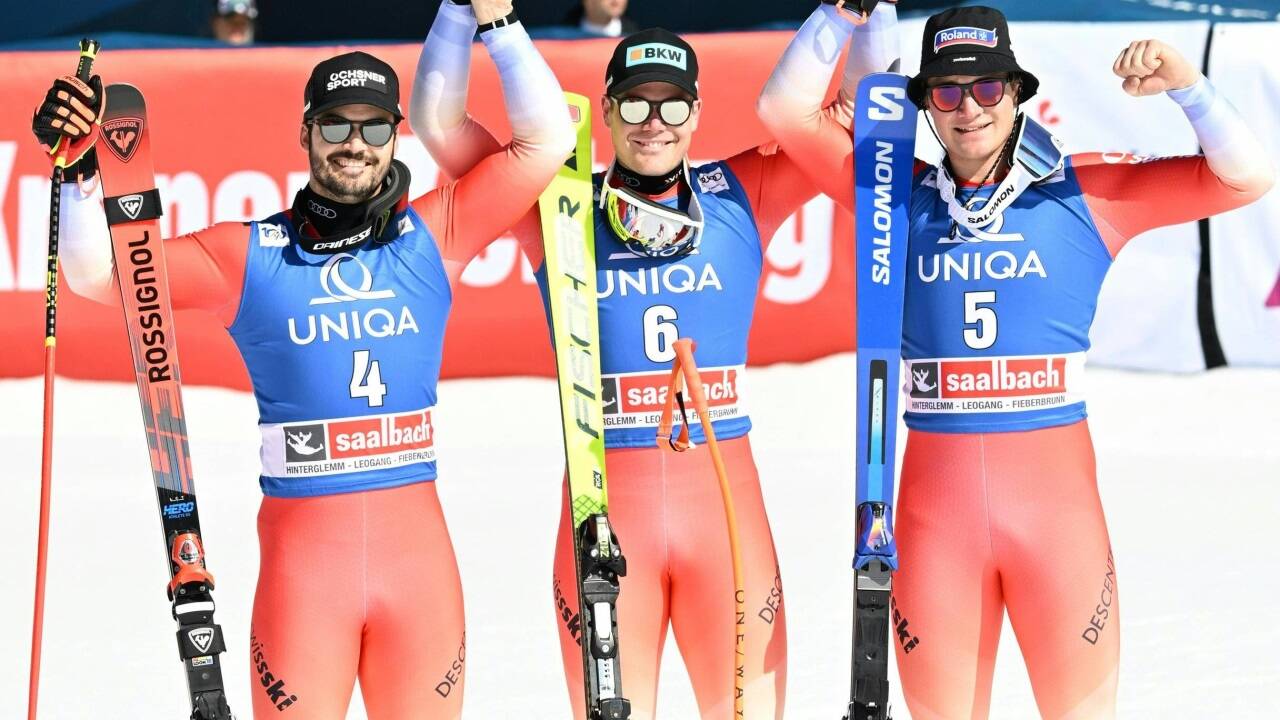 Schweizer Dreifachsieg in Saalbach: Stefan Rogentin gewinnt vor Loic Meillard und Arnaud Boisset. 