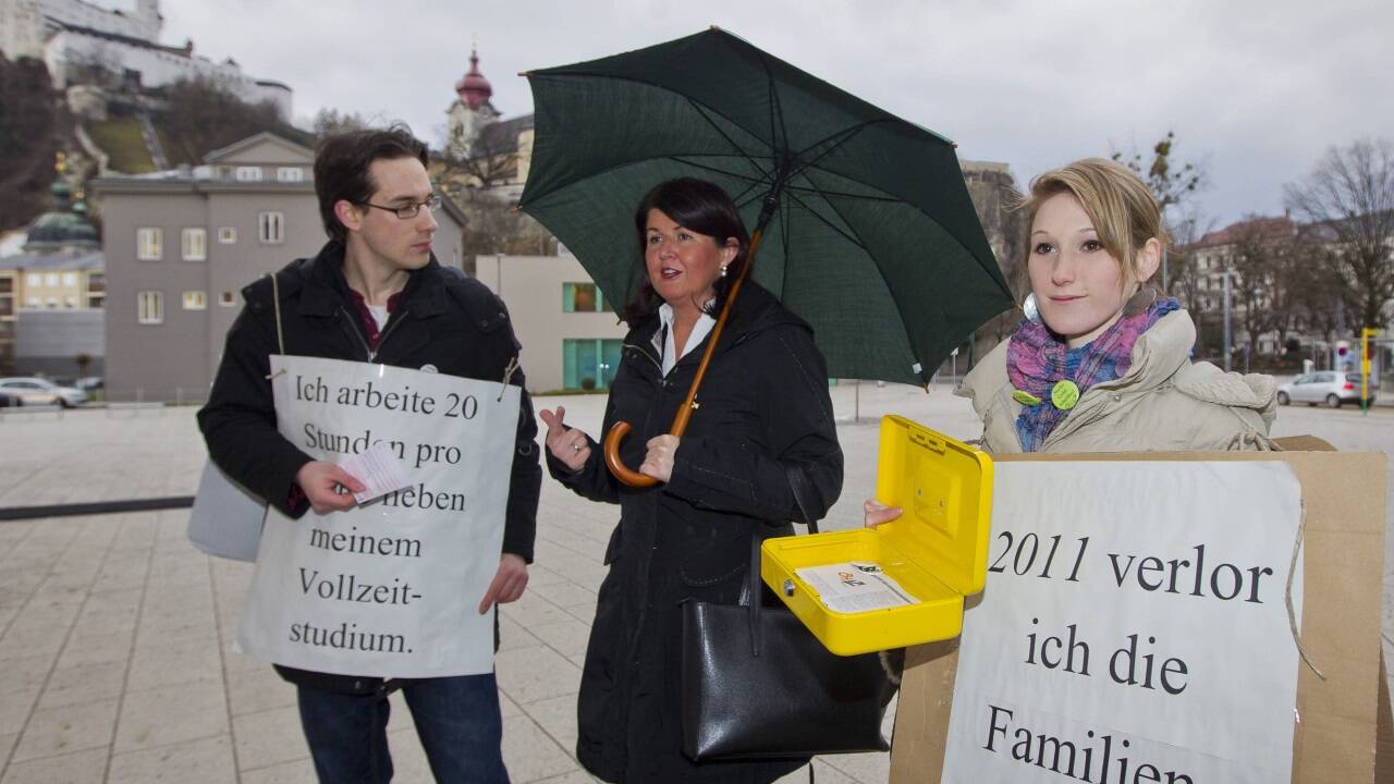 Dankl 2012 als Student beim Protest gegen die Wiedereinführung von Studiengebühren, für die auch LH Gabi Burgstaller eintrat.  