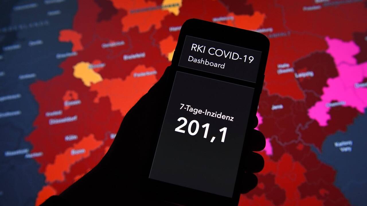 Das deutsche Robert-Koch-Institut informierte die Öffentlichkeit auch über die Sieben-Tage-Inzidenz. 