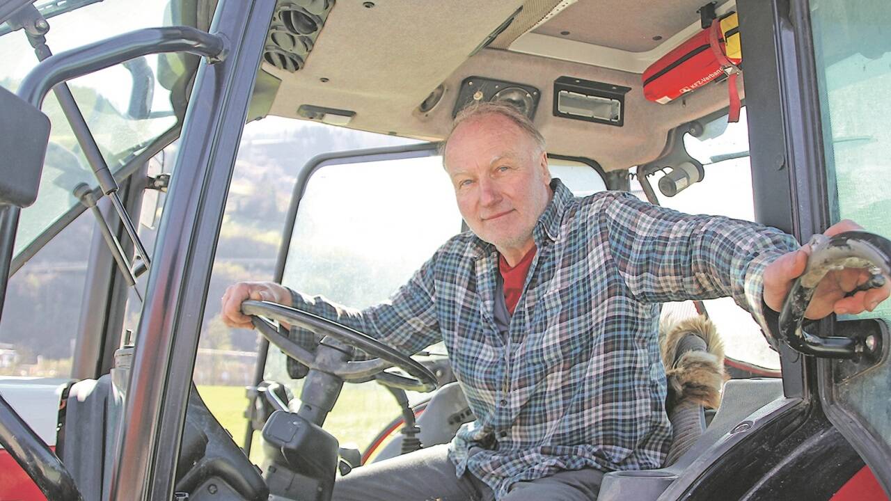 Toni Maier bewirtschaftet den Salzachhof in St. Johann.  